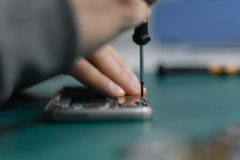 Sealed Shut: How the Race to Make Thinner Handhelds Is Quietly Killing Your Right to Fix Them