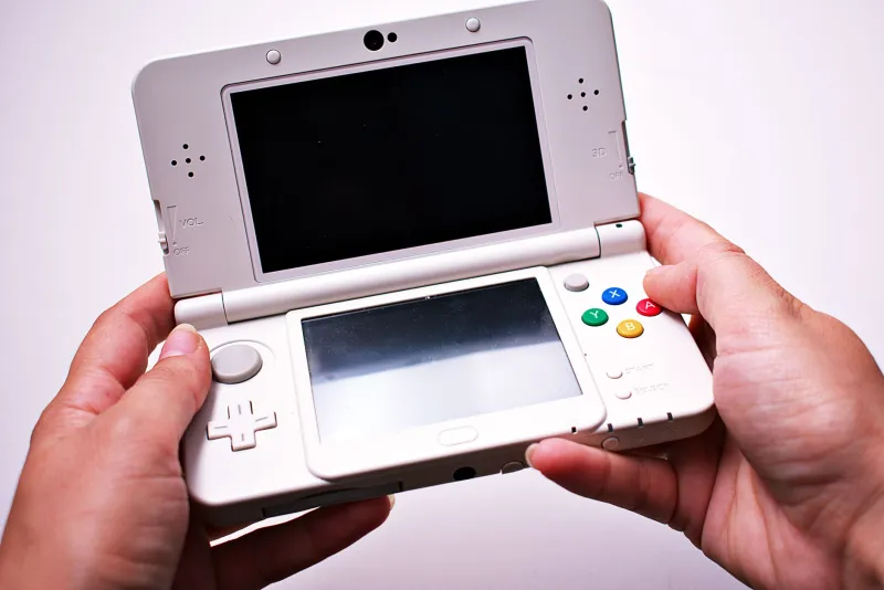 Refresh Rate Roulette: How Portable Device Makers Fudge the Numbers You're Buying On